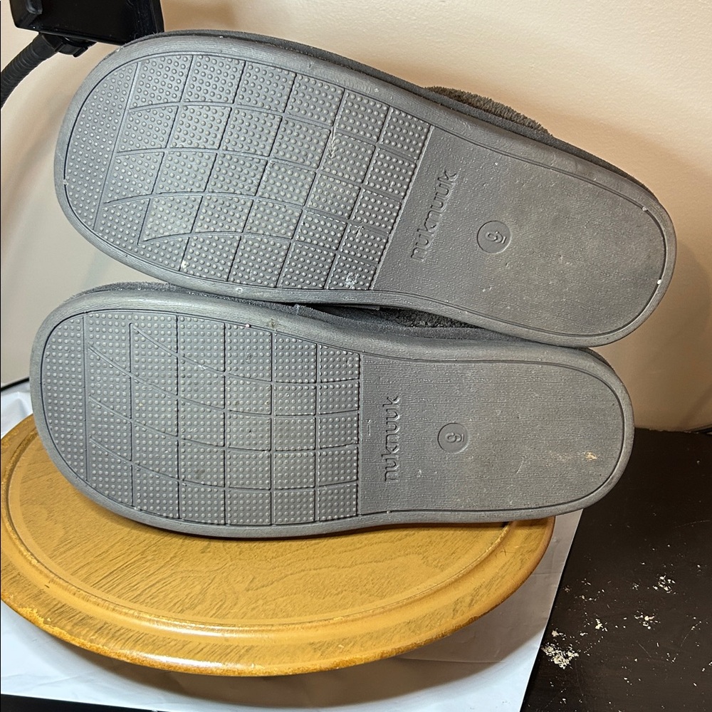 Nuknuuk Men's Leather Slipper Grey Sheepskin Insole Size 9 comfy cozy - Picture 7 of 9